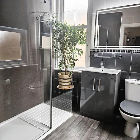 Ashburton House - 4*