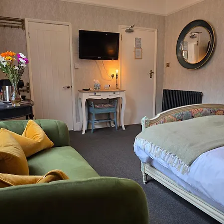 Ashburton House - 4*