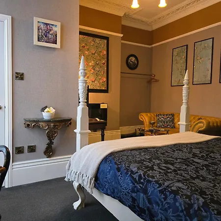 Ashburton House - 4* Scarborough