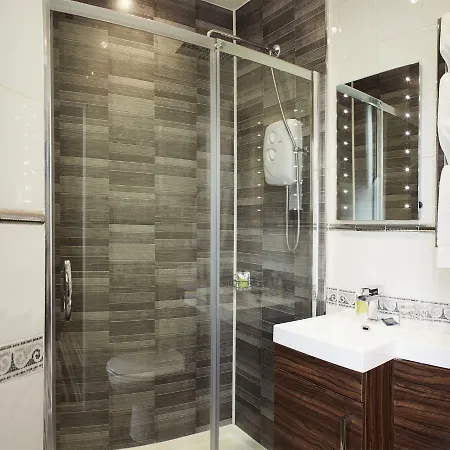 Ashburton House - 4*