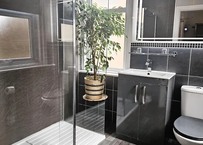 Ashburton House - 4*