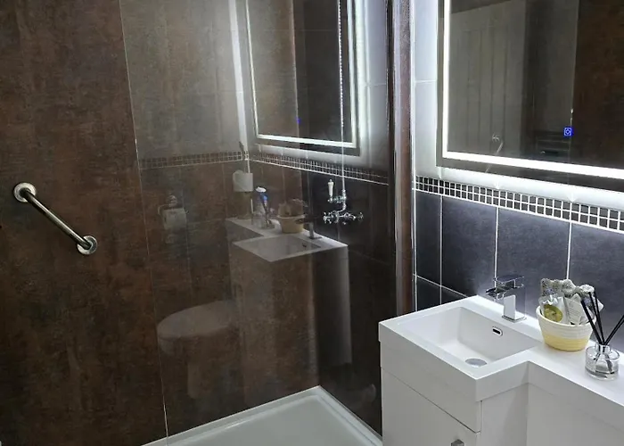 Ashburton House - 4*