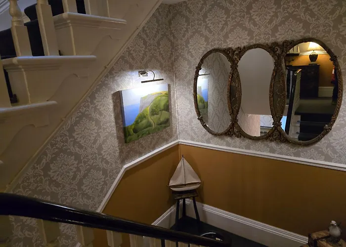 Guest house Ashburton House - 4*