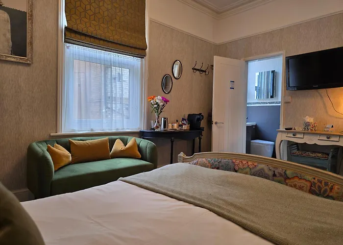 Guest house Ashburton House - 4*