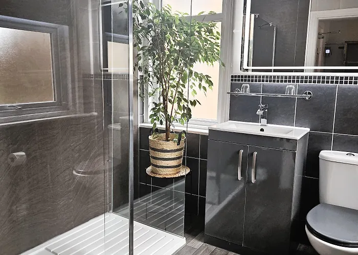 Ashburton House - 4*