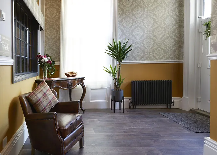 Ashburton House - 4*