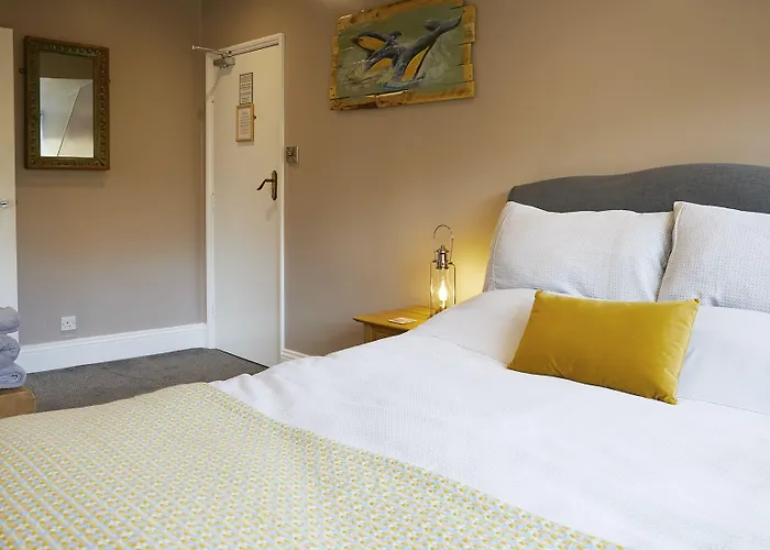 Ashburton House - 4*