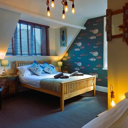 Ashburton House - 4* Scarborough