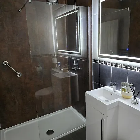 Ashburton House - 4*