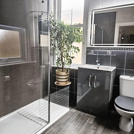 Ashburton House - 4*