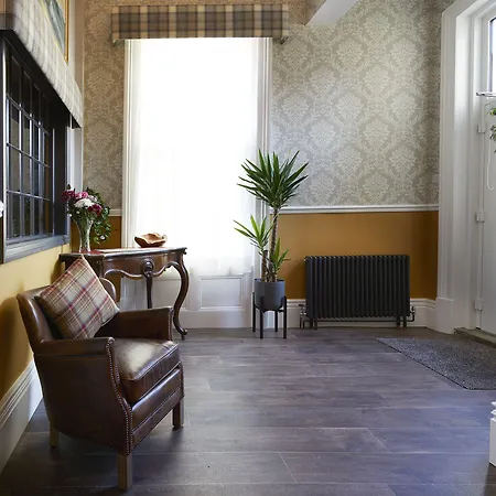 Ashburton House - 4*