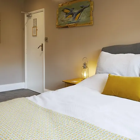 Ashburton House - 4*