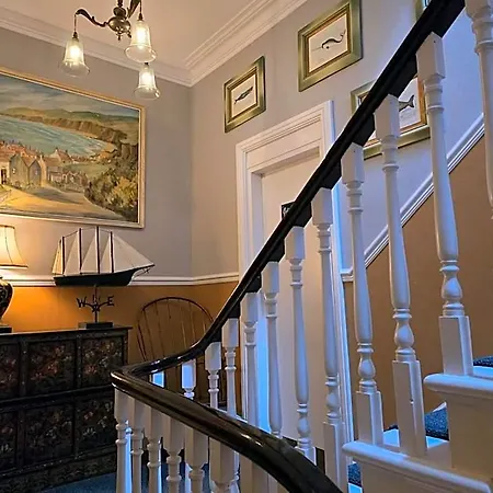Ashburton House - 4*
