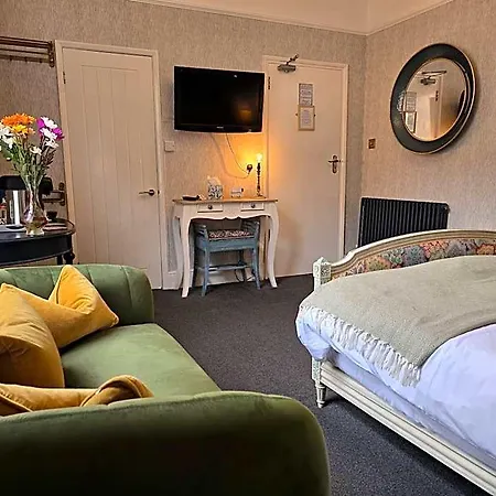Ashburton House - 4*