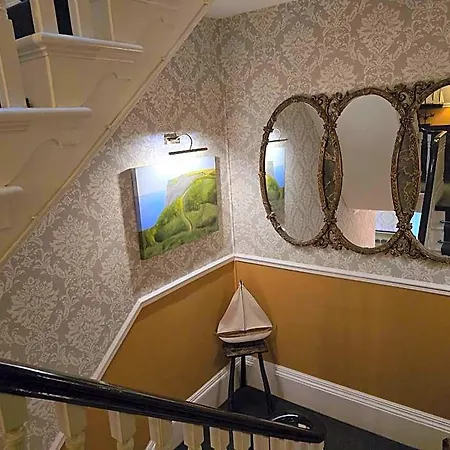 Ashburton House - Гостевой дом