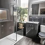 Ashburton House - 4*