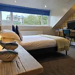Ashburton House - 4* Scarborough